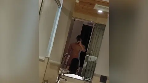 宋小牛 女外卖员直播间公开卖淫要价十万被榜一大哥拿下